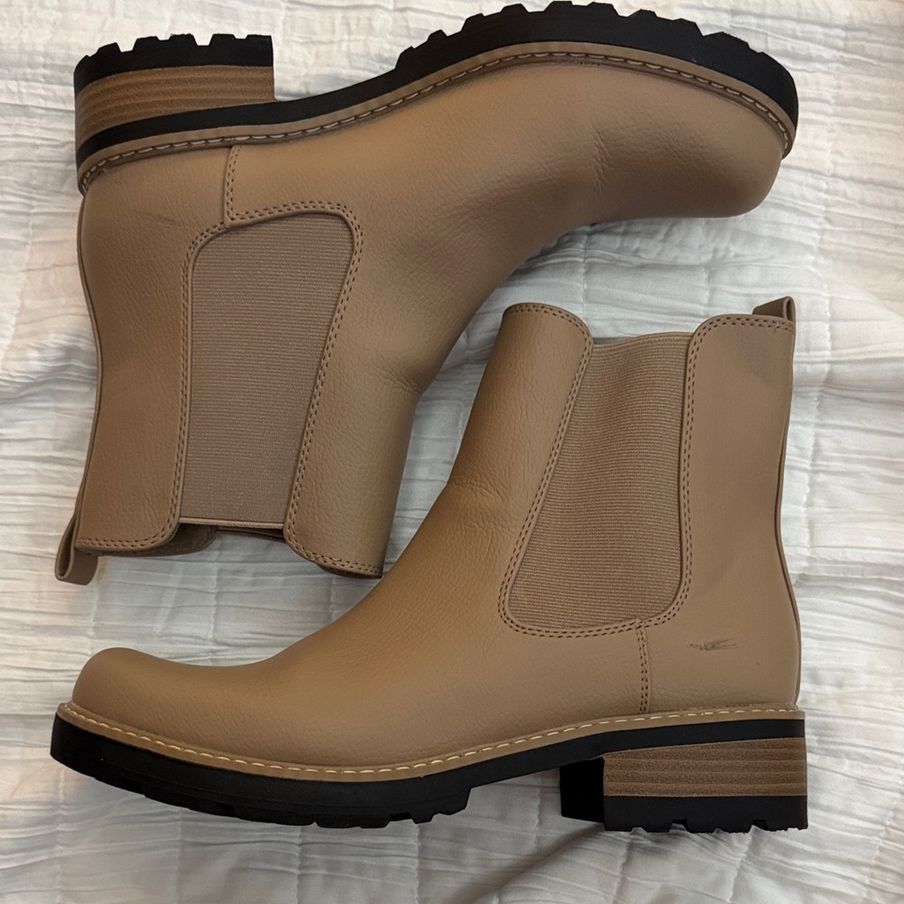 Universal Threads Chelsea Boot Lot - Picture 5 of 6